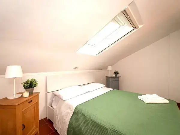 Terza camera da letto nella mansarda della villa.