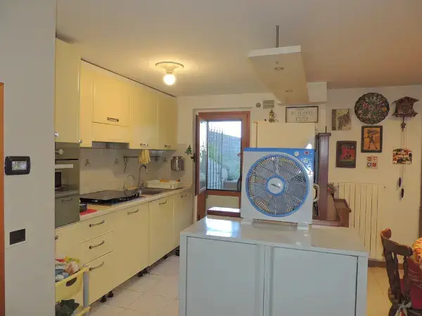 Una delle due grandi cucine della casa.