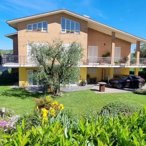 Villa lussuosa immersa nel verde in vendita alle Saline Senigallia