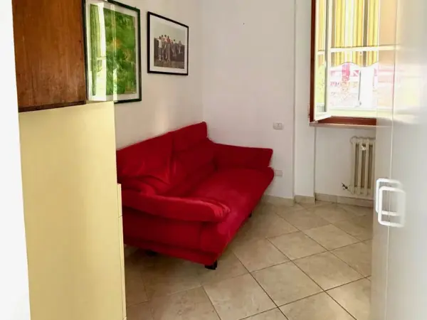 Il luminoso salotto.